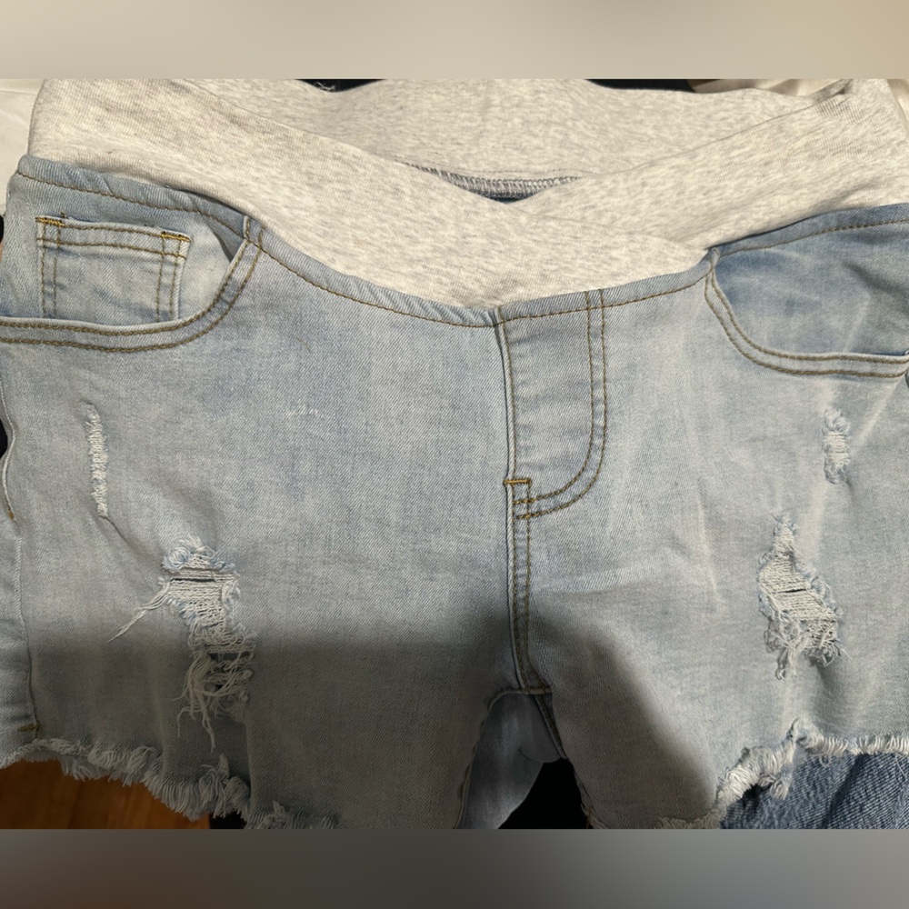 Maternity shorts